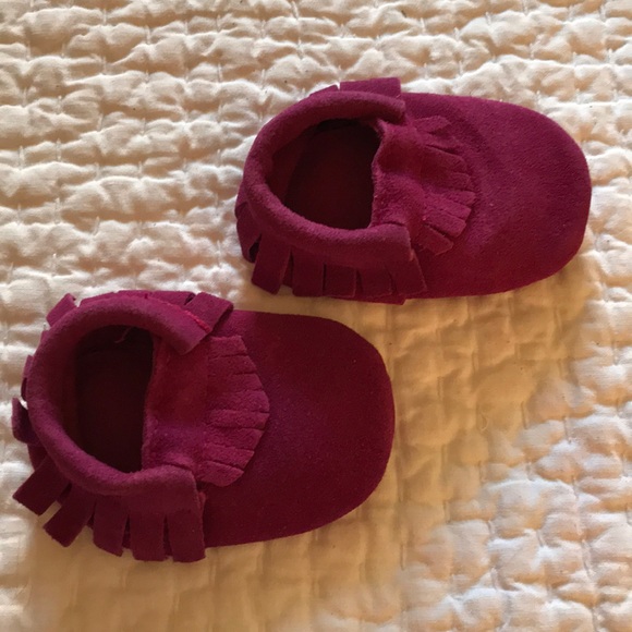 3/$20 NWT Baby Suede Fringe Moccasin Bootie - Picture 2 of 3